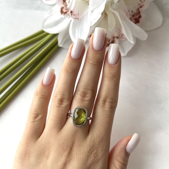 Серебряное кольцо с хризолітом 6.933ct