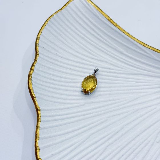 Silver pendant with a 5.25 ct nano citrine