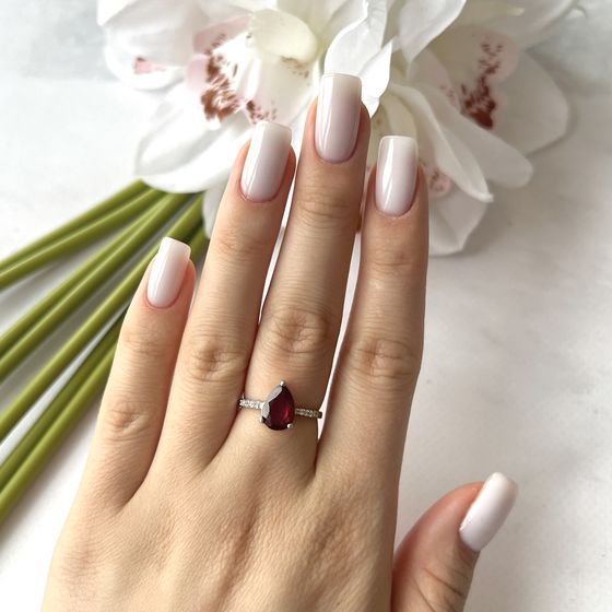 Серебряное кольцо с рубином 2.57ct