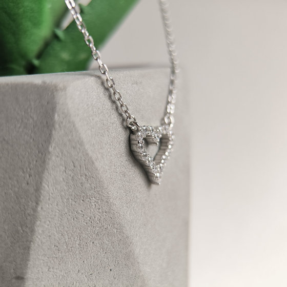 Серебряное колье с фианитами