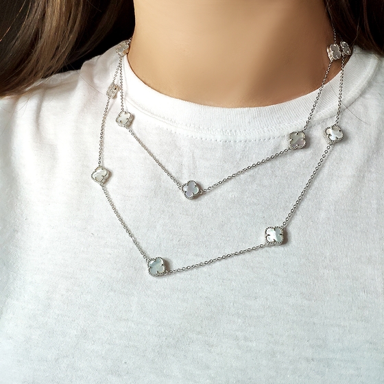 Silver necklace with mother-of-pearl