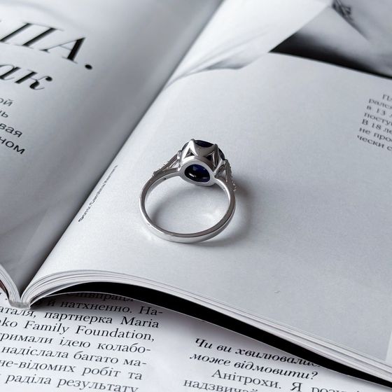 Silver ring with sapphire 5.472ct