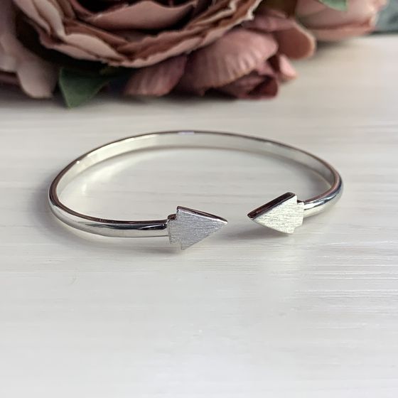 Silver bracelet without stones