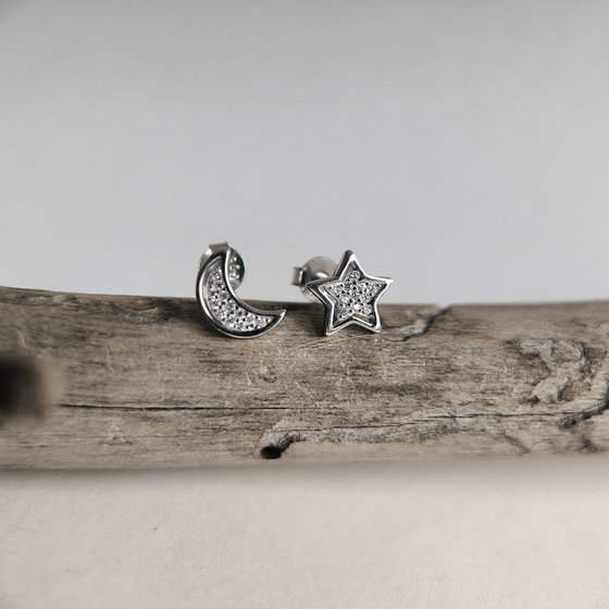 Silver earrings with cubic zirconia