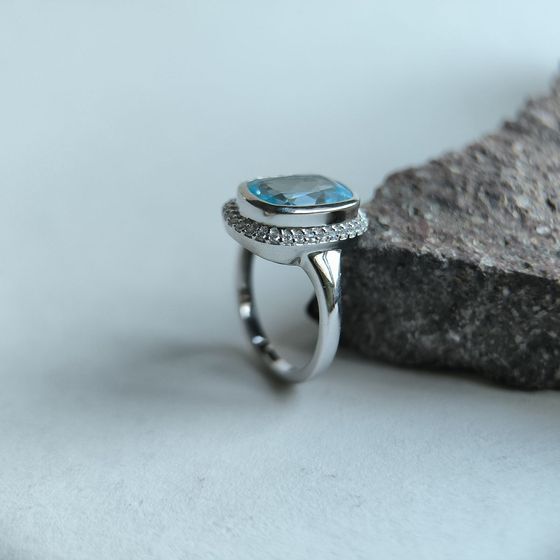 Серебряное кольцо с топазом 4.81ct
