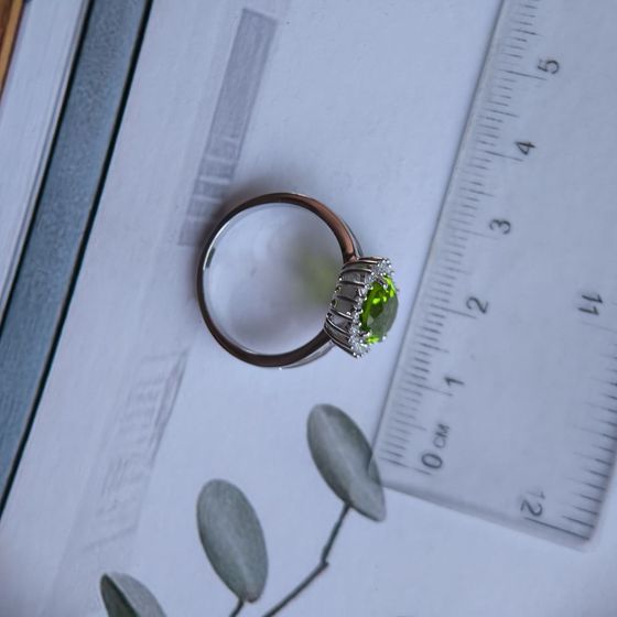 Silver ring with chrysolite 5.4ct