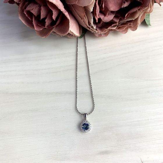 Silver pendant with a 0.6-carat mystic topaz