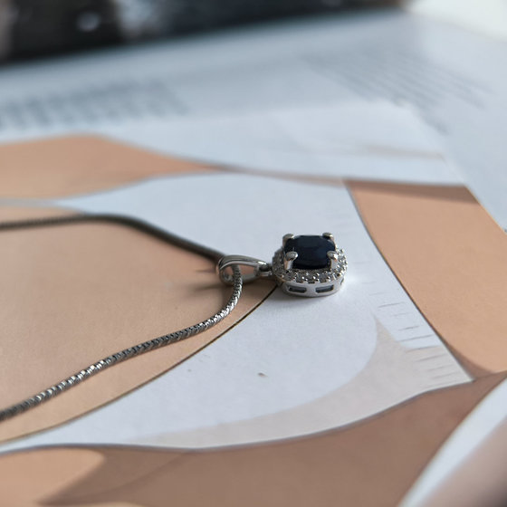 Срібна підвіска з сапфіром 1.389ct, фіанітами