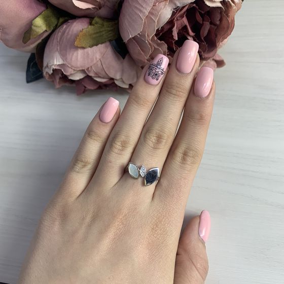 Silver ring with mother-of-pearl