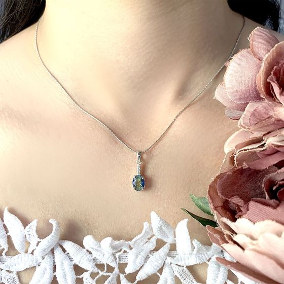Silver pendant with a mystic topaz