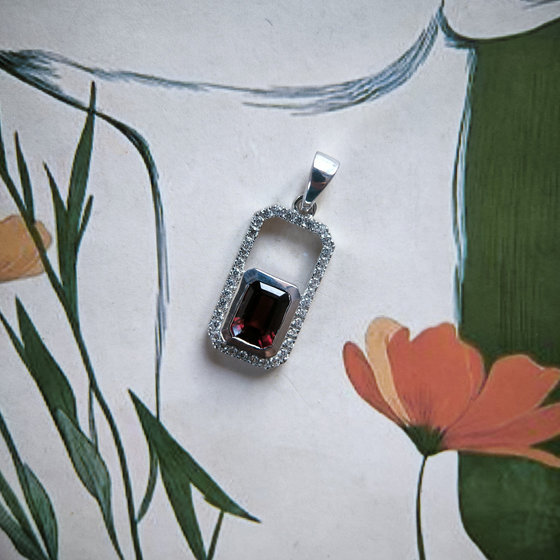 Срібна підвіска з гранатом 1.588ct