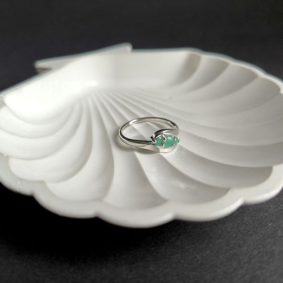 Silver ring with emerald 0.488ct
