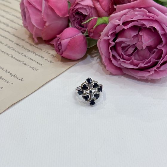 Silver ring with sapphire 2.775ct