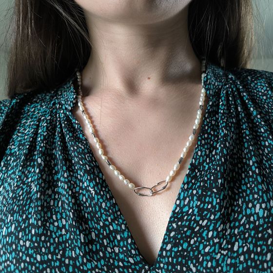 Silver necklace with baroque pearls