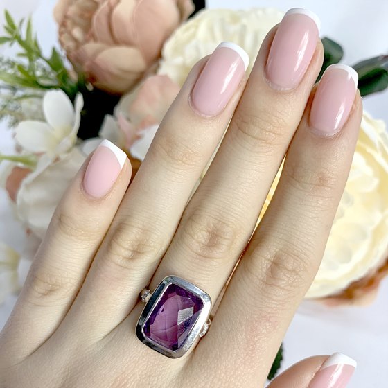 Silver ring with an 8.6-carat alexandrite