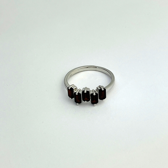 Silver ring with a 1.642-carat garnet