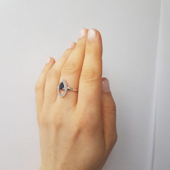 Серебряное кольцо с сапфиром, фианитами