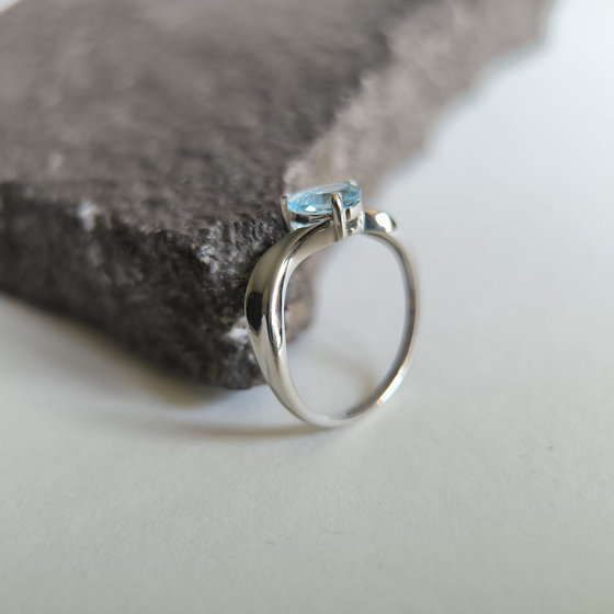 Серебряное кольцо с топазом 0.875ct