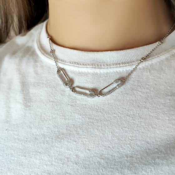 Silver necklace with phianites