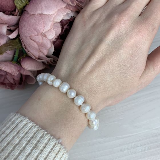 Silver bracelet with pearls