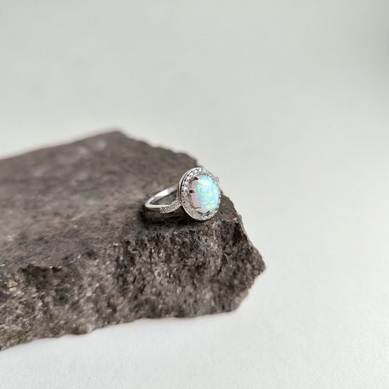 Sterling silver ring with opal 1.443ct, phianites