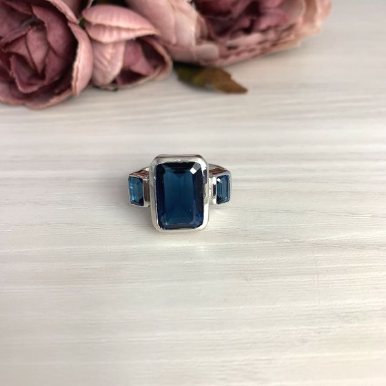 Серебряное кольцо с топазом Лондон Блю 6.78ct