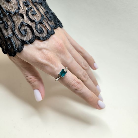 Silver ring with nano 1.385ct emerald