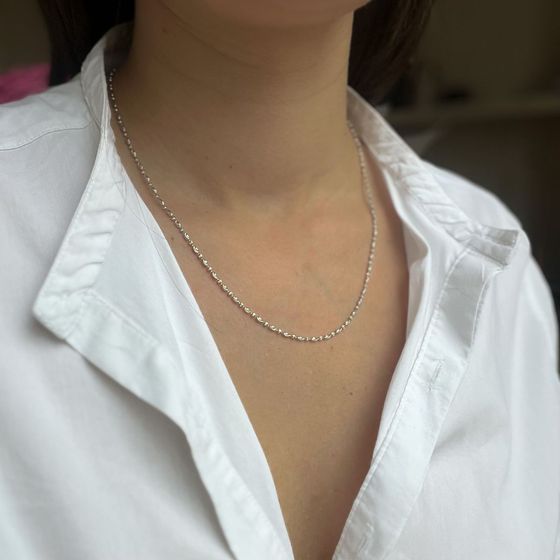 Silver chain without stones