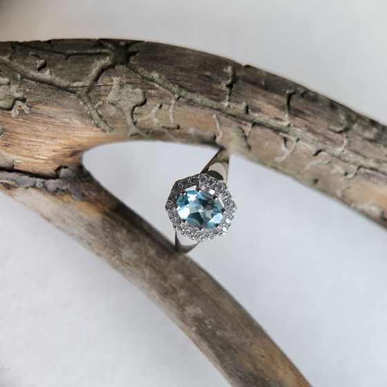 Серебряное кольцо с топазом 1.888ct