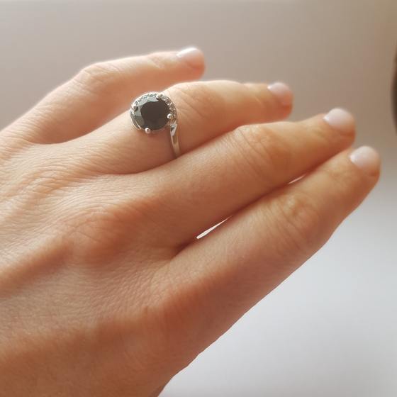 Серебряное кольцо с сапфиром, топазом белым