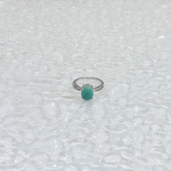 Silver ring with a 2.483-carat emerald and cubic zirconia