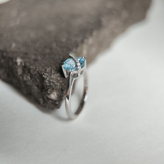 Серебряное кольцо с топазом 2.374ct