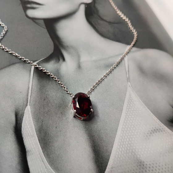 Серебряное колье с гранатом 4.54ct