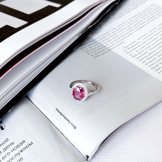 Срібна каблучка з рубіном 4.127ct, фіанітами