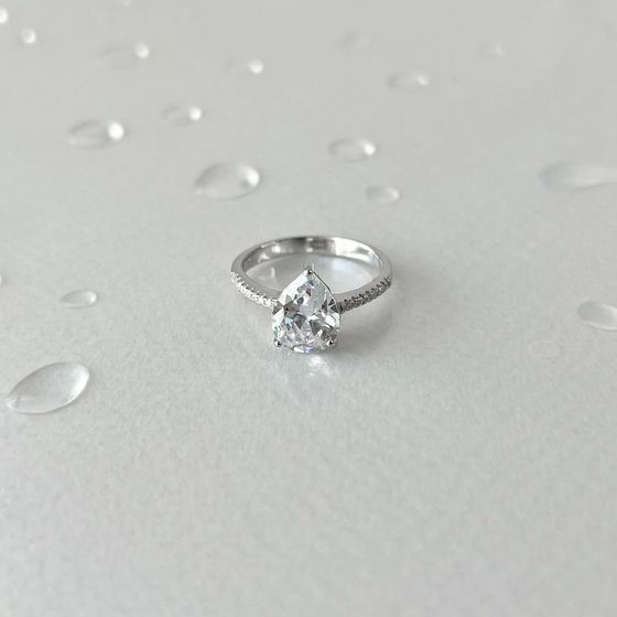Серебряное кольцо с фианитами