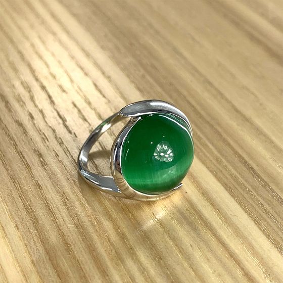Silver cat's eye ring