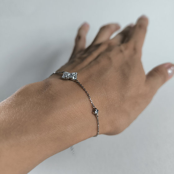 Silver bracelet with cubic zirconia