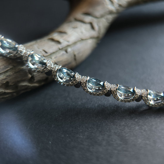 Silver bracelet with London Blue topaz 8.502ct