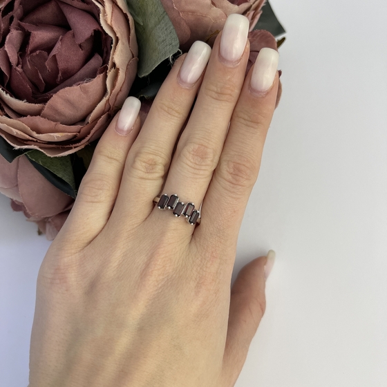 Silver ring with a 1.642-carat garnet