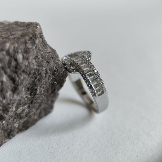Серебряное кольцо с фианитами