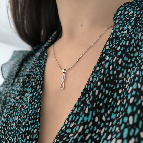 Silver pendant with cubic zirconia