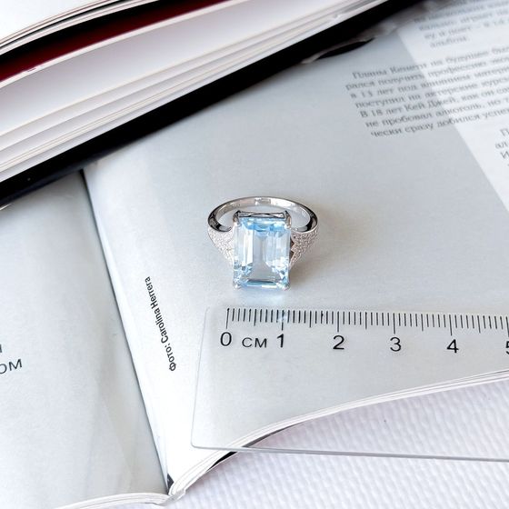 Sterling silver ring with topaz 9.91ct