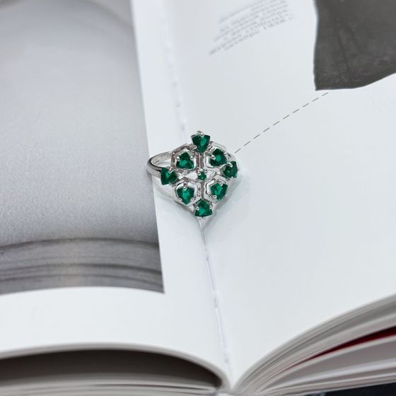 Серебряное кольцо с изумрудом nano 1.725ct