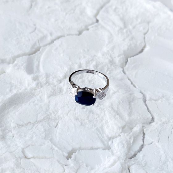 Sterling silver ring with 3.507ct sapphire, pave diamonds