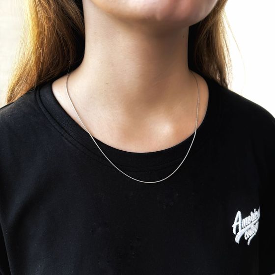 Silver chain without stones