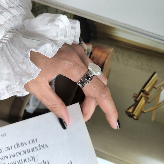 Серебряное кольцо с жемчугом барочным