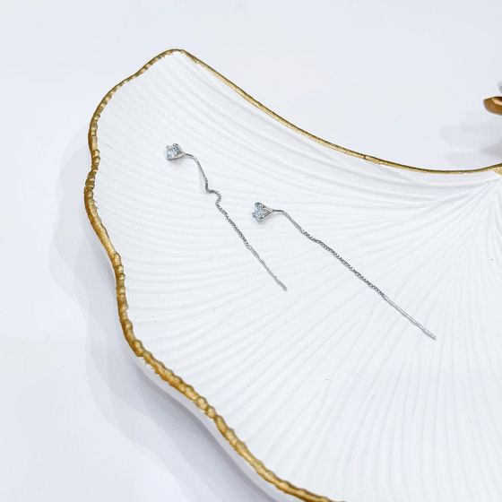 Silver earrings with a 0.663-carat topaz