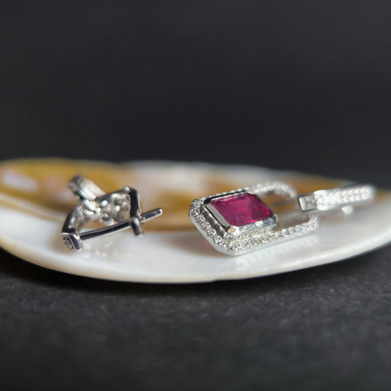 Срібні сережки з рубіном 3.626ct, фіанітами