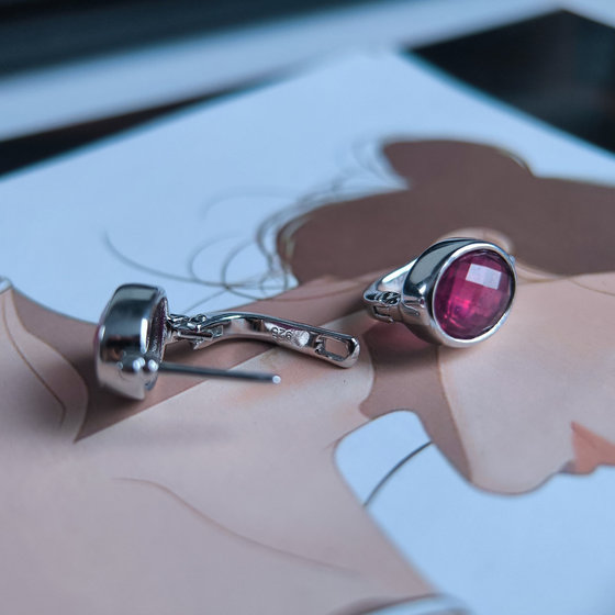 Серебряные серьги с рубином 7ct