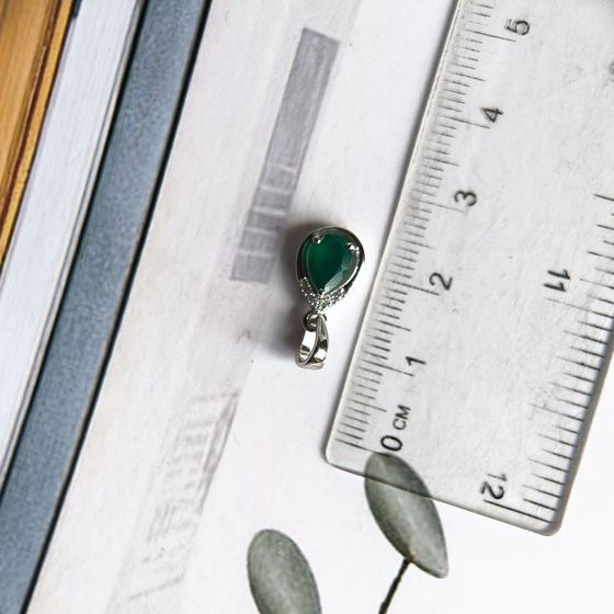 Silver pendant with agate, 0.697 ct